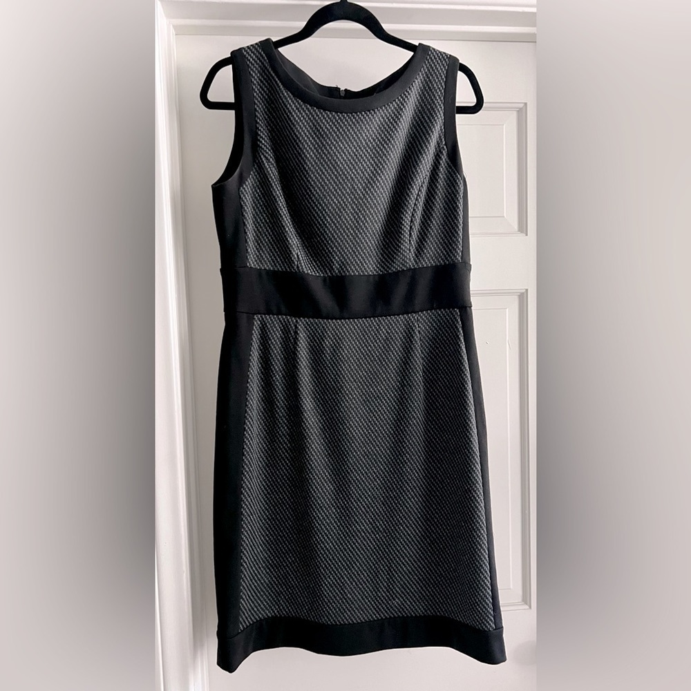 Tahari Arthur S Levine black grey sleeveless pencil dress women’s size 10